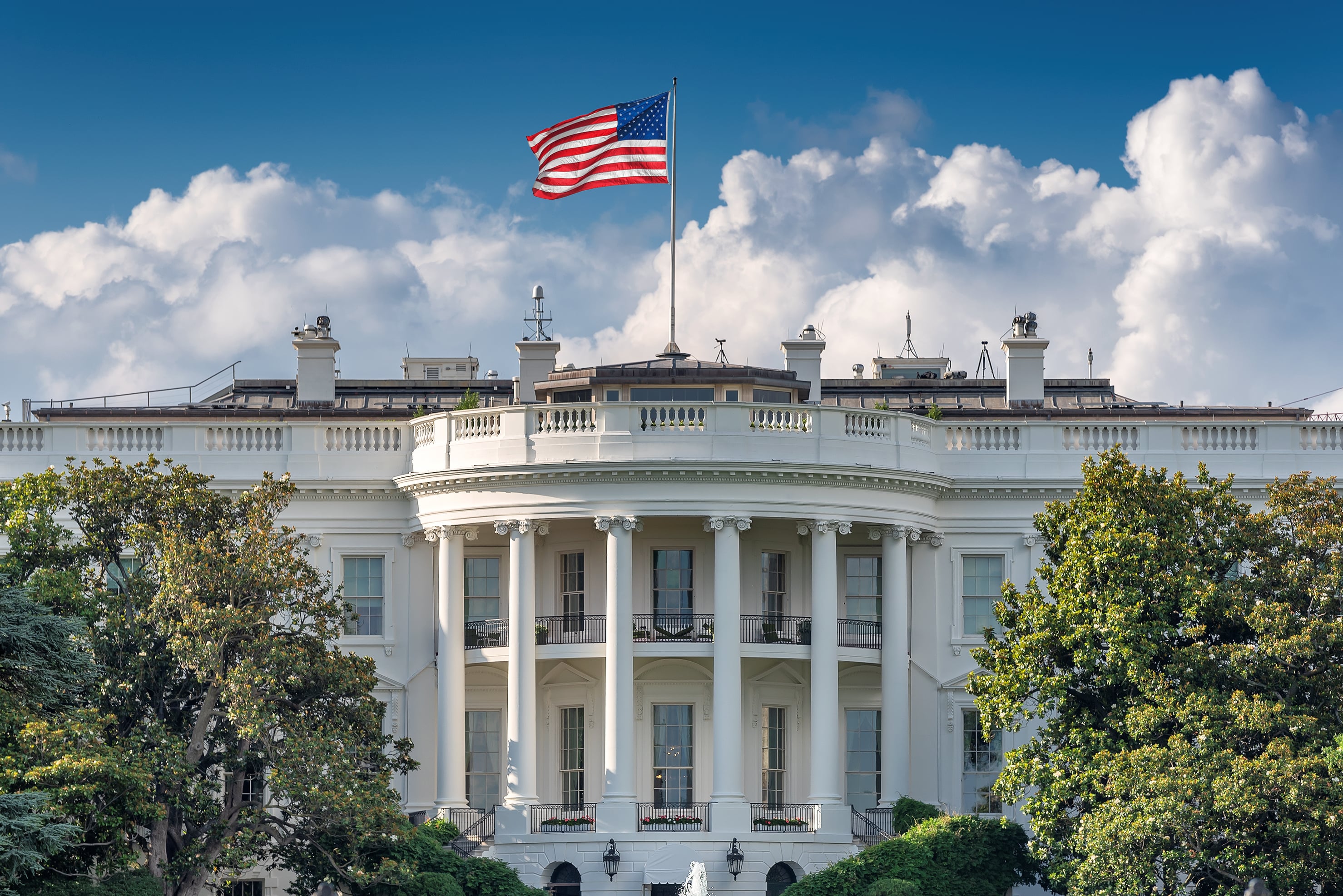 White House on a clear day. 